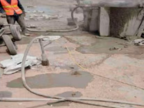 岳阳楼水泥混凝土路面板底注浆技术 路面脱空注浆整治方案